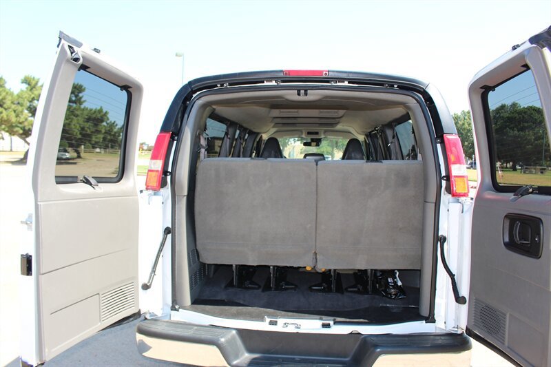 Used 2020 Chevrolet Express 3500 LT w/ LT Preferred Equipment Group RWD image 9
