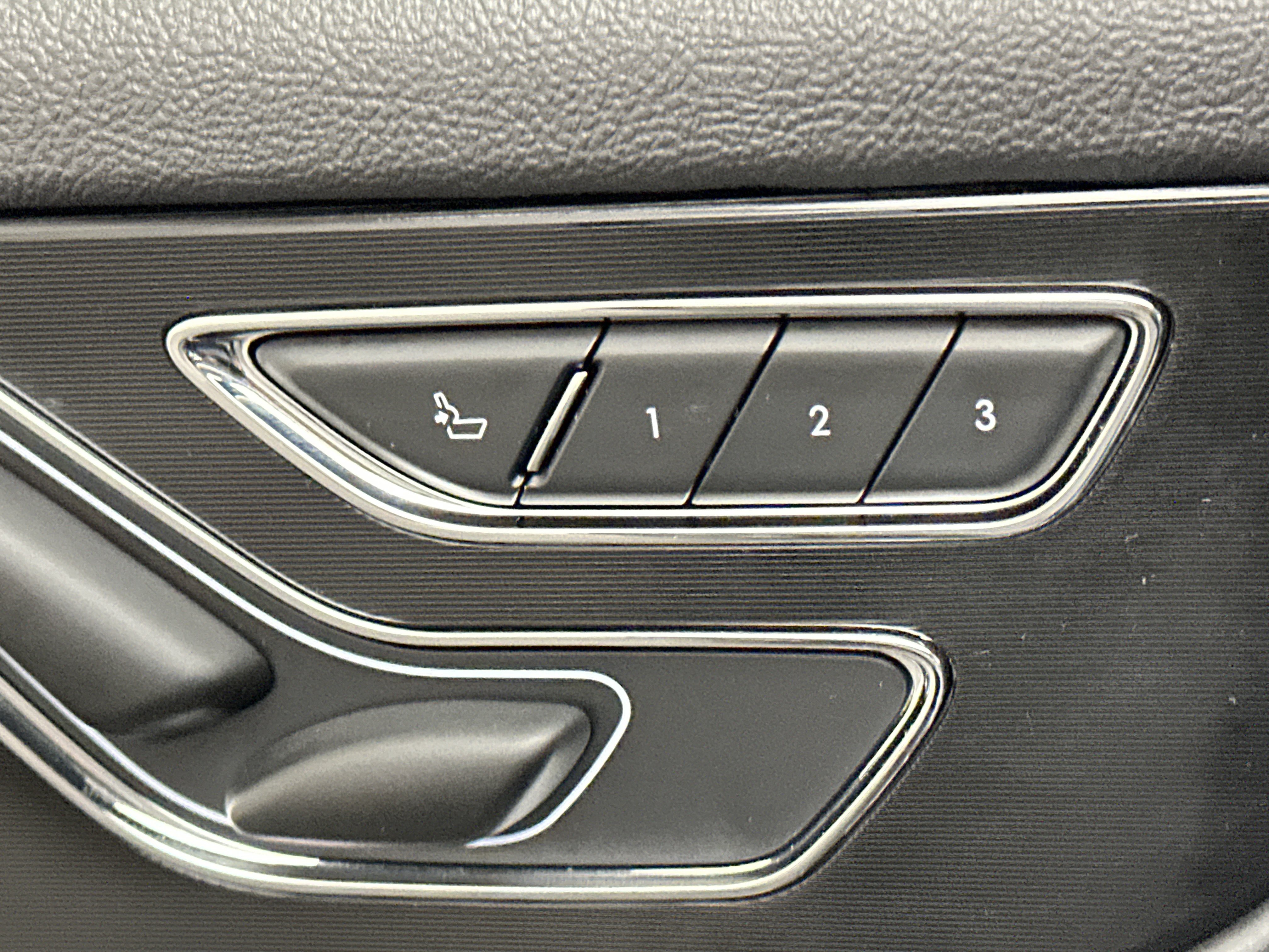 Used 2023 Lincoln Corsair Reserve AWD/4WD image 37