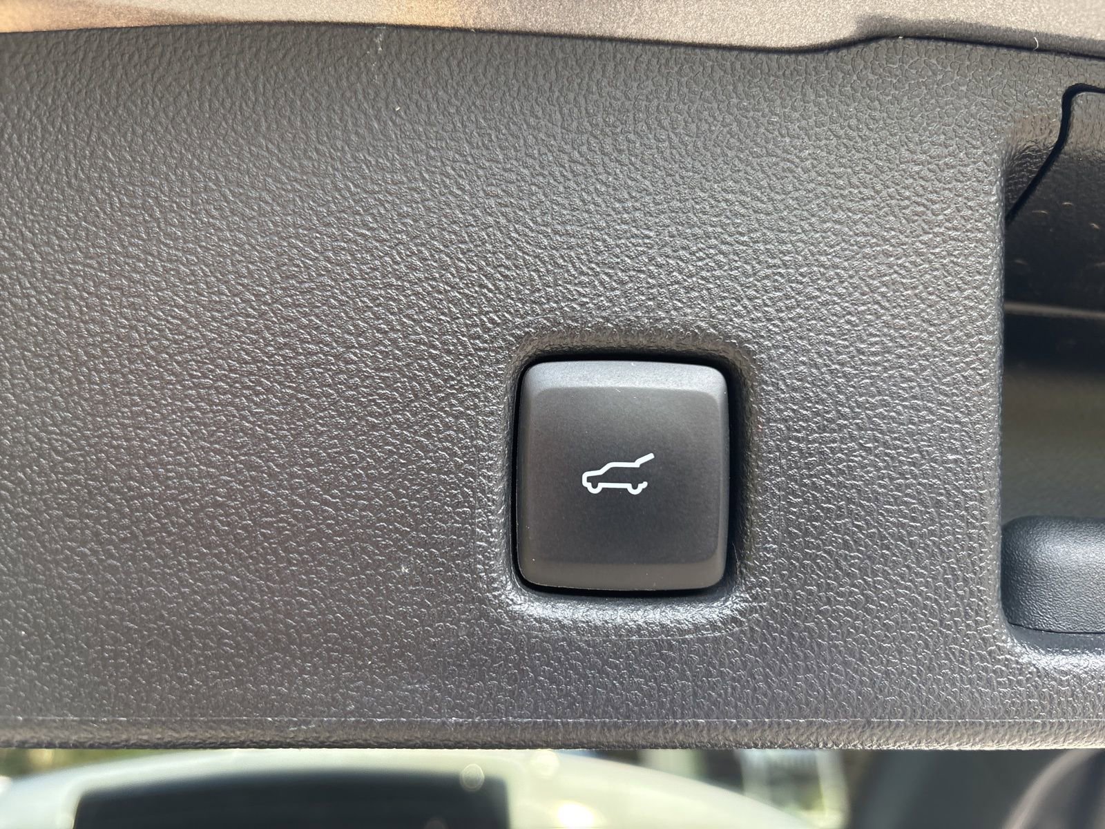 Used 2022 Ford Escape SEL image 32
