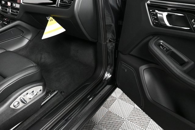 New 2026 Porsche Macan image 27