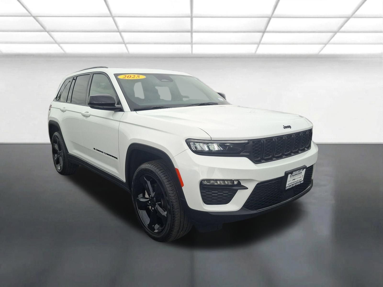 Used 2025 Jeep Grand Cherokee Limited w/ Black Appearance Package AWD/4WD image 1