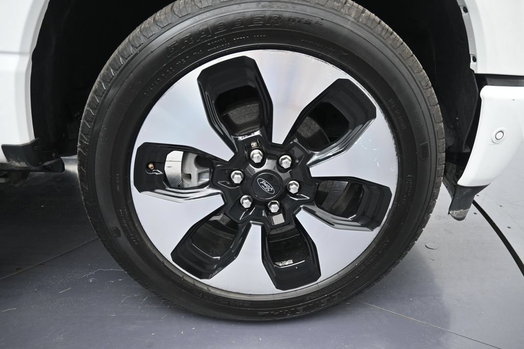 Used 2023 Ford F150 Lightning Platinum AWD/4WD image 31