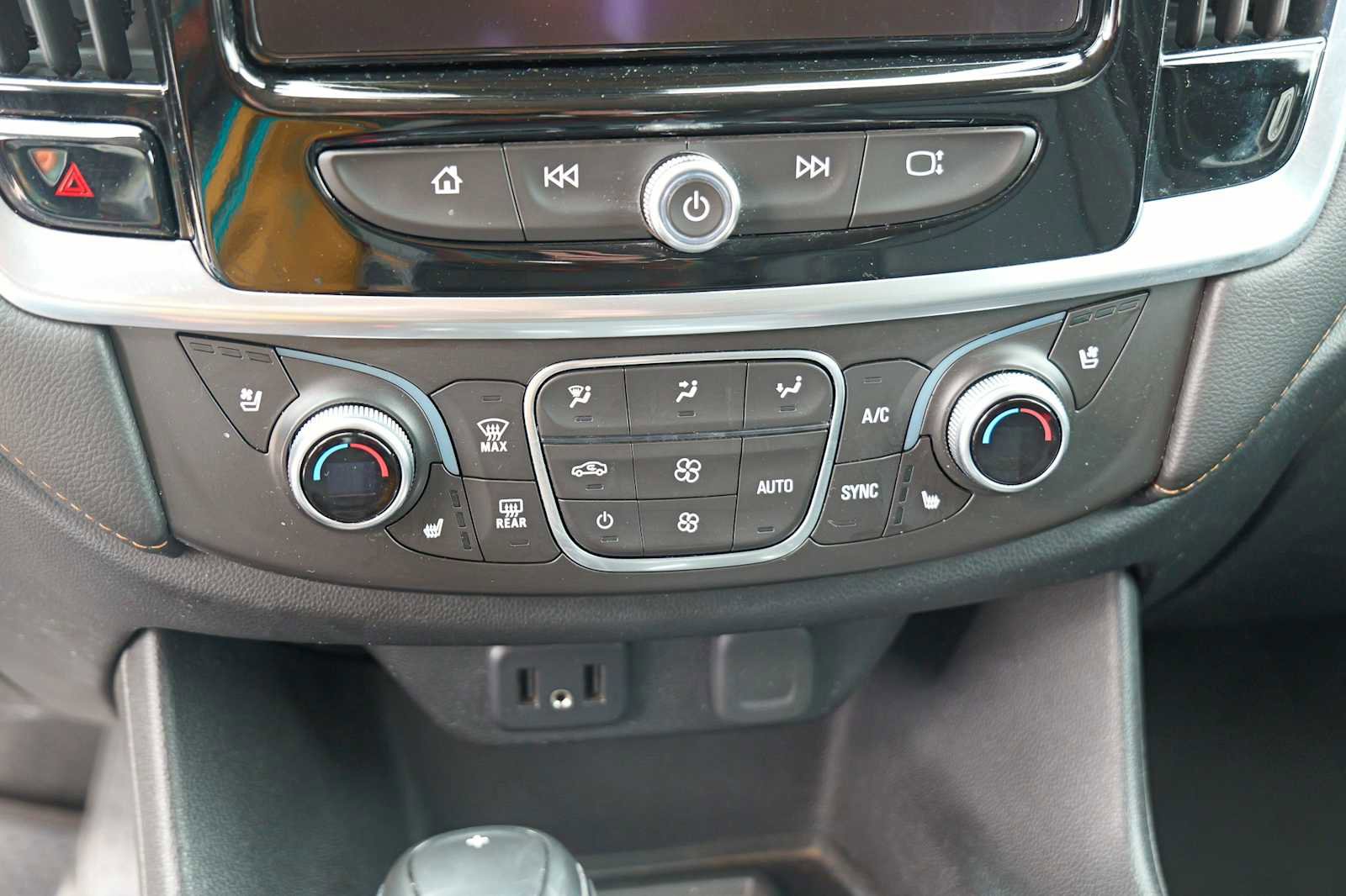 Used 2018 Chevrolet Traverse Premier w/ Driver Confidence II Package image 17