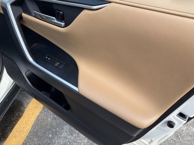 Used 2020 Toyota RAV4 Limited image 15