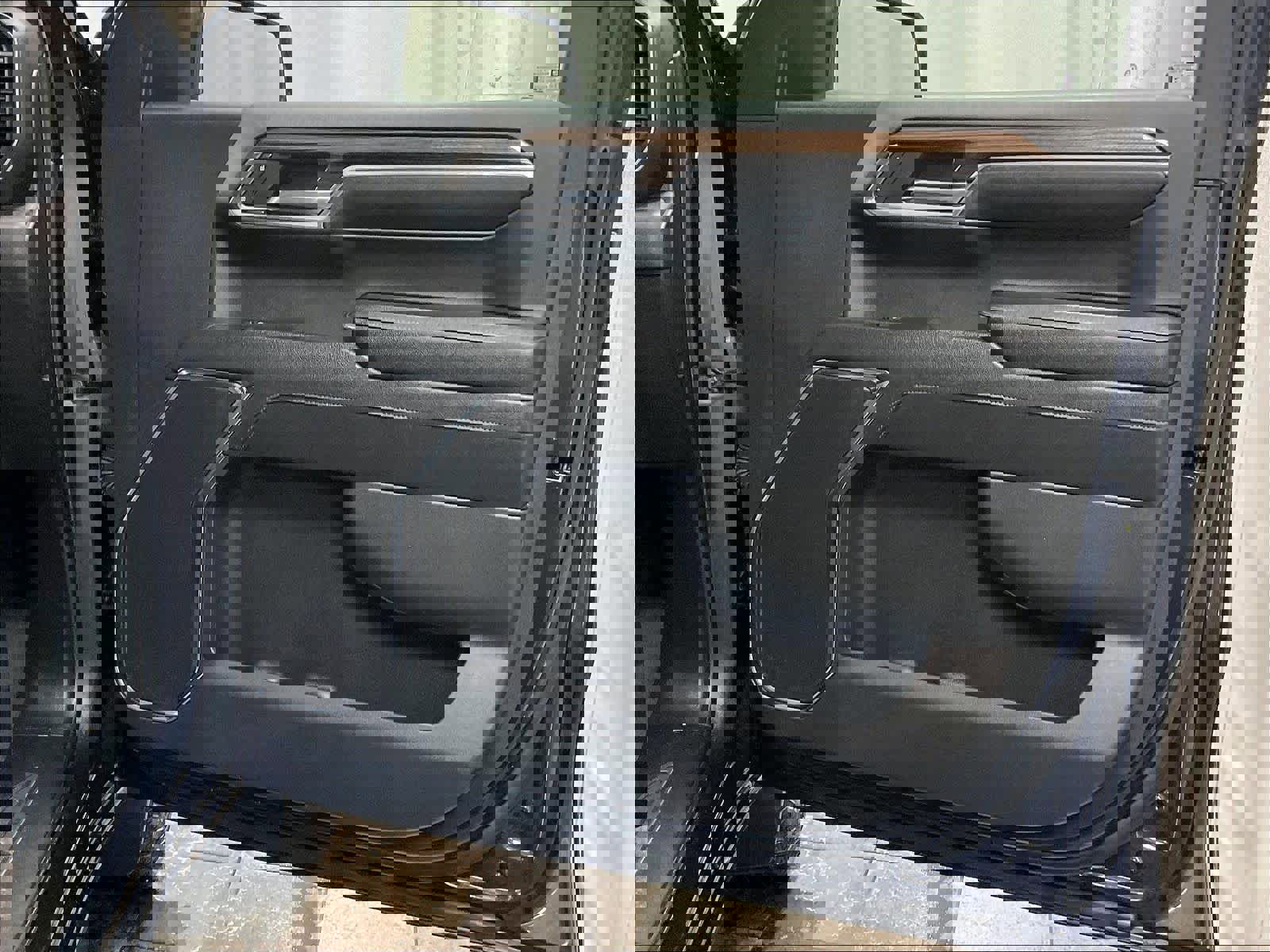 Used 2024 Chevrolet Silverado 1500 LT image 12