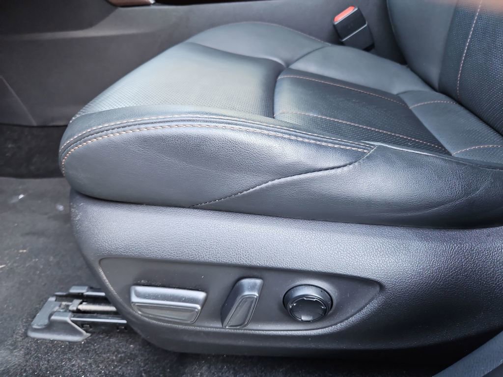 Used 2021 Toyota Venza Limited image 28