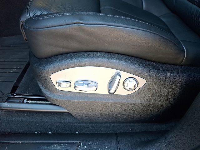 Certified 2026 Porsche Macan image 18