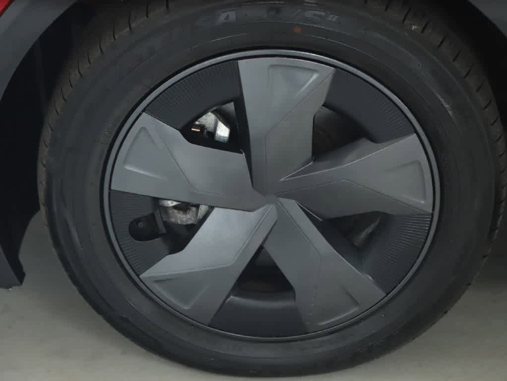 Used 2025 Toyota Prius LE AWD/4WD image 38