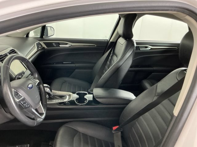 Used 2016 Ford Fusion SE w/ Equipment Group 502A FWD image 14