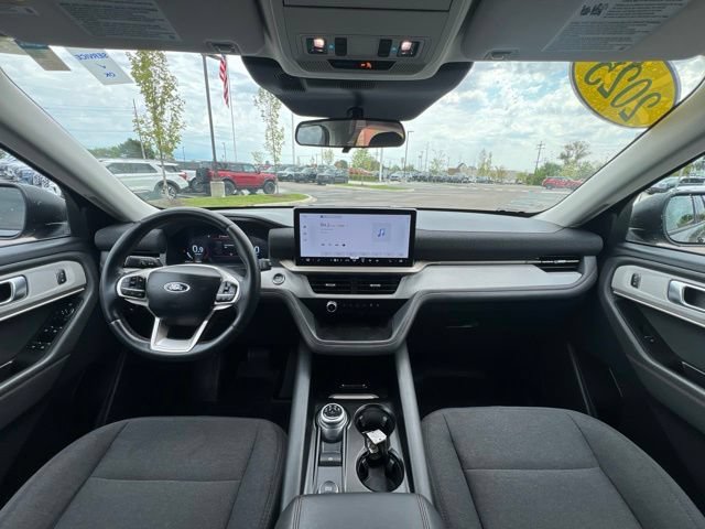Used 2025 Ford Explorer Active AWD/4WD image 21