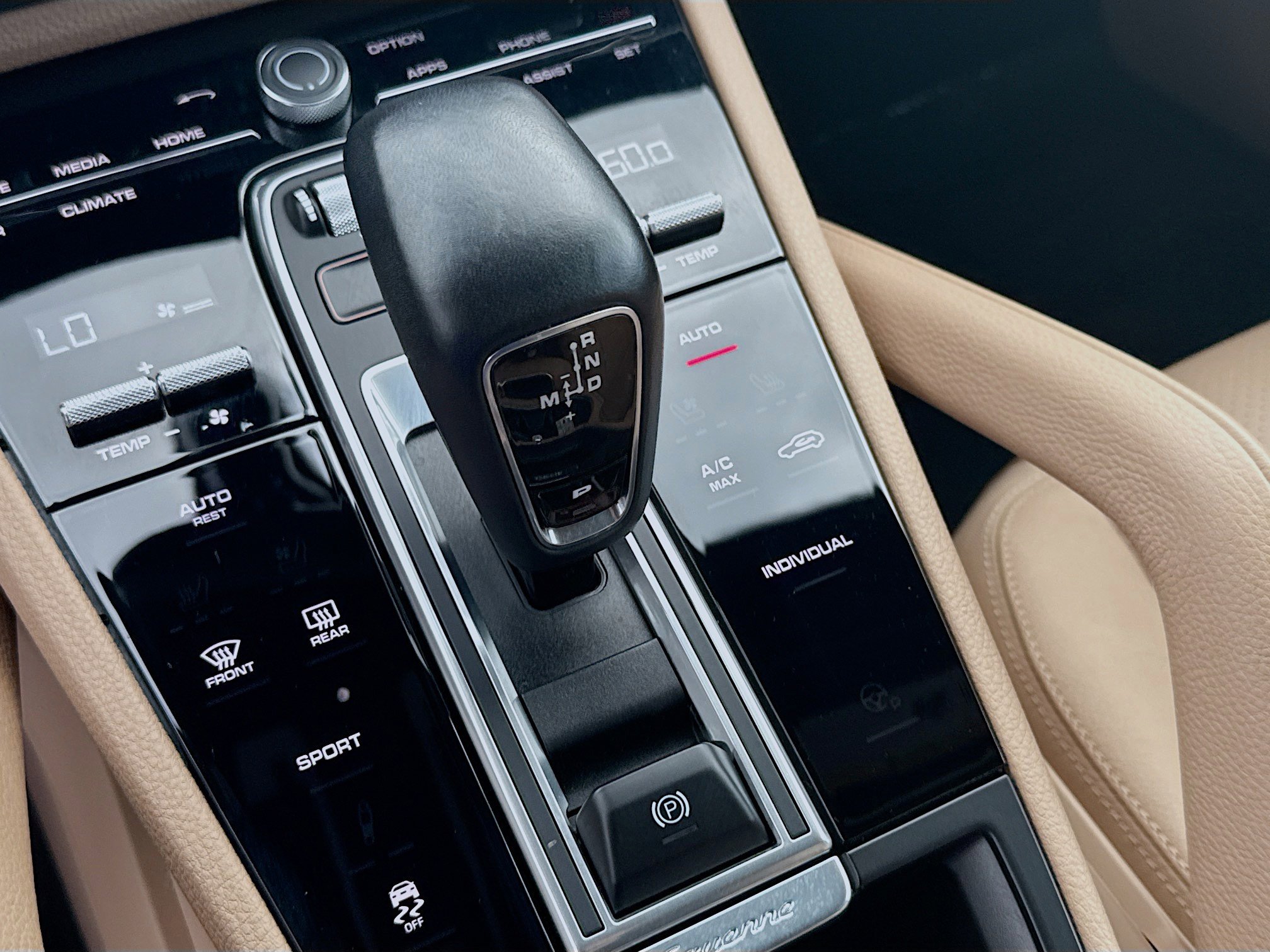 Used 2021 Porsche Cayenne AWD/4WD image 16