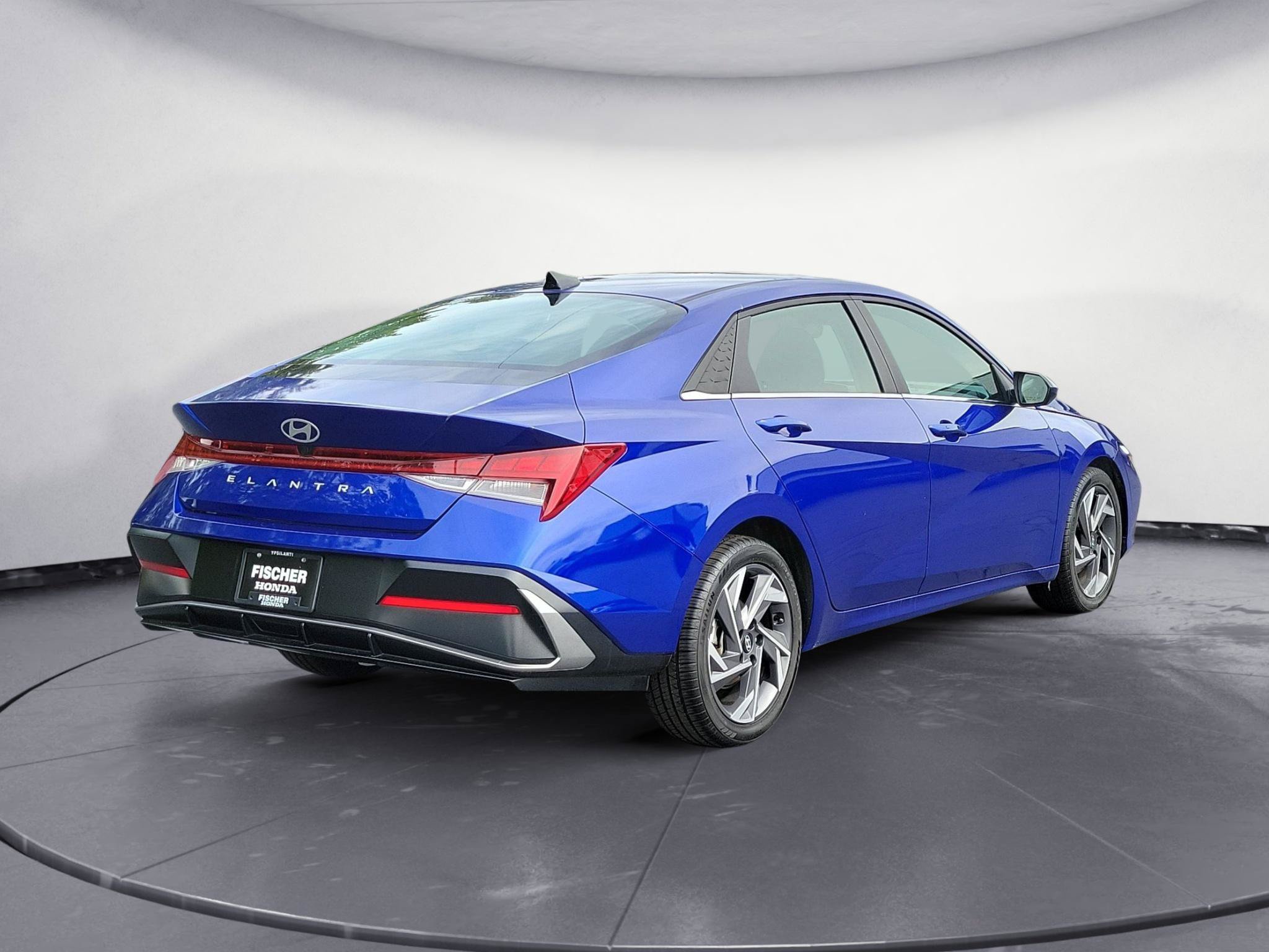 Used 2025 Hyundai Elantra SEL FWD image 3