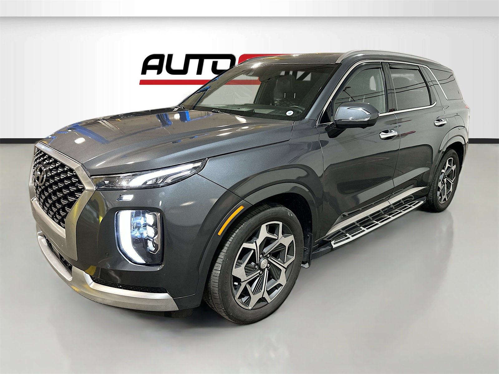 Used 2022 Hyundai Palisade Calligraphy w/ Winter Package image 3