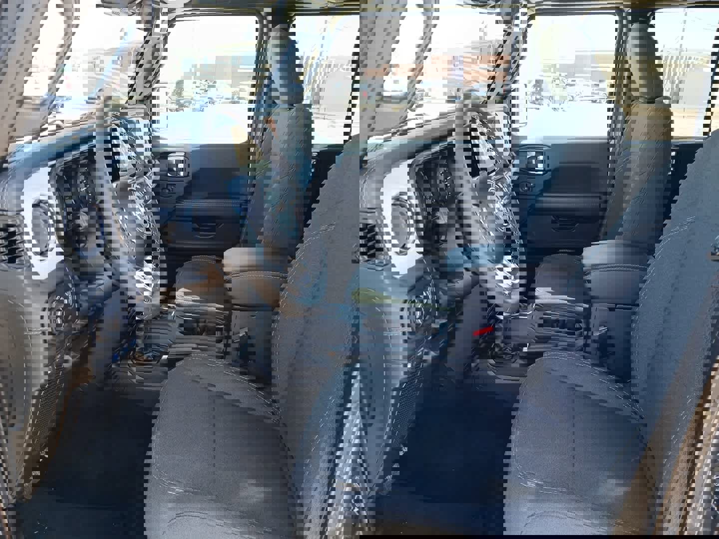 Used 2025 Jeep Wrangler Sahara image 23