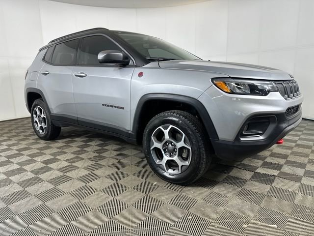 Used 2022 Jeep Compass Trailhawk w/ Sun and Sound Group image 2