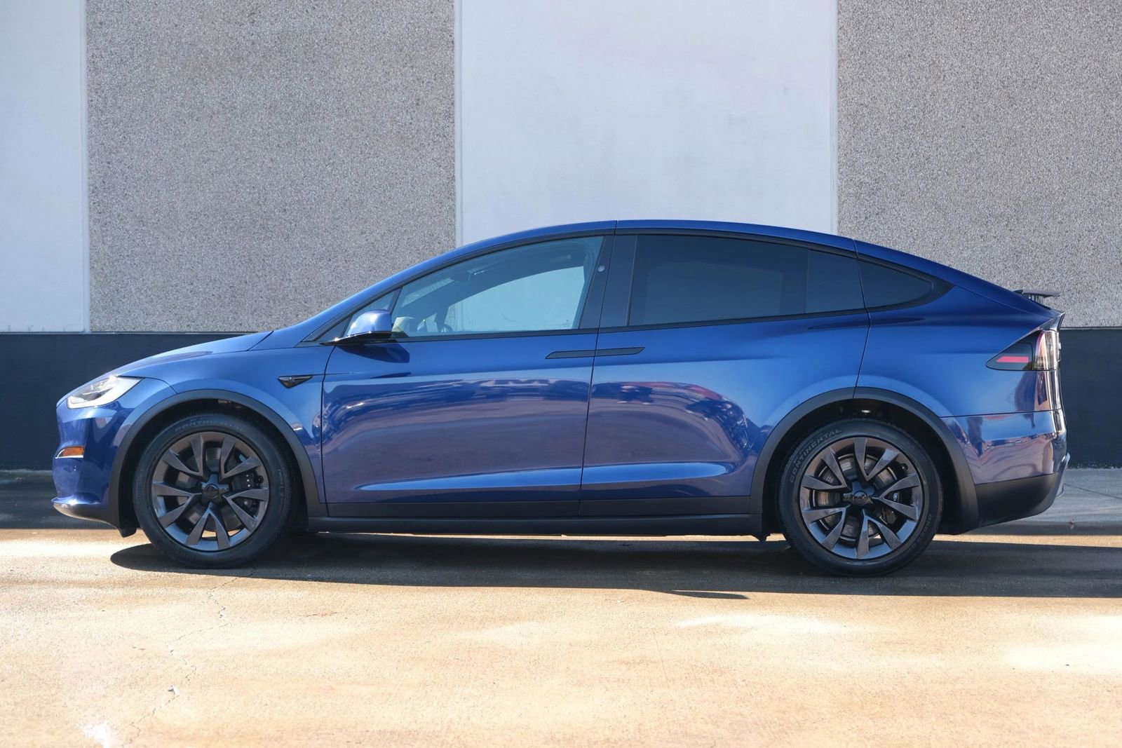 Used 2023 Tesla Model X Plaid image 6