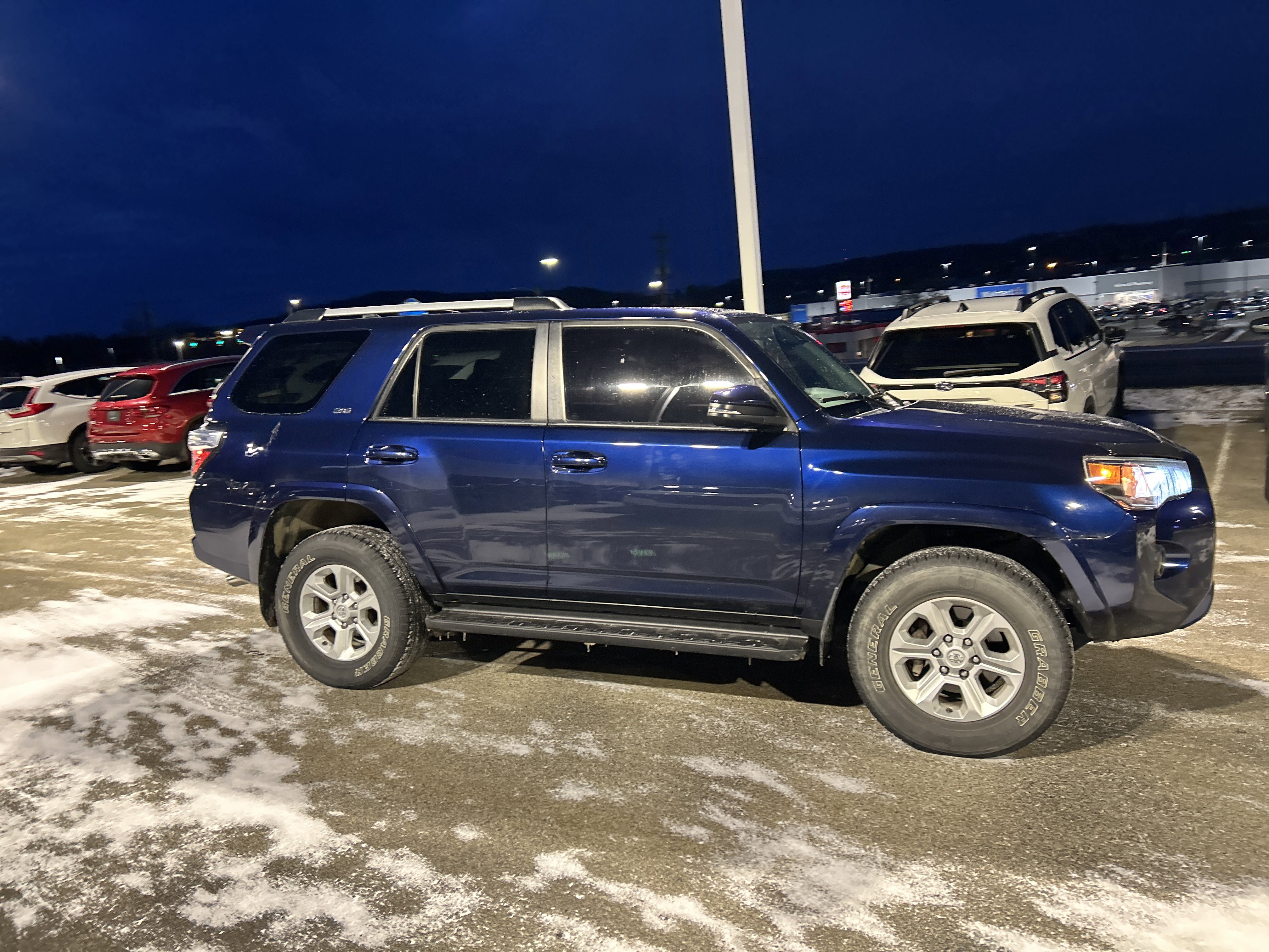 Used 2020 Toyota 4Runner SR5 Premium image 5