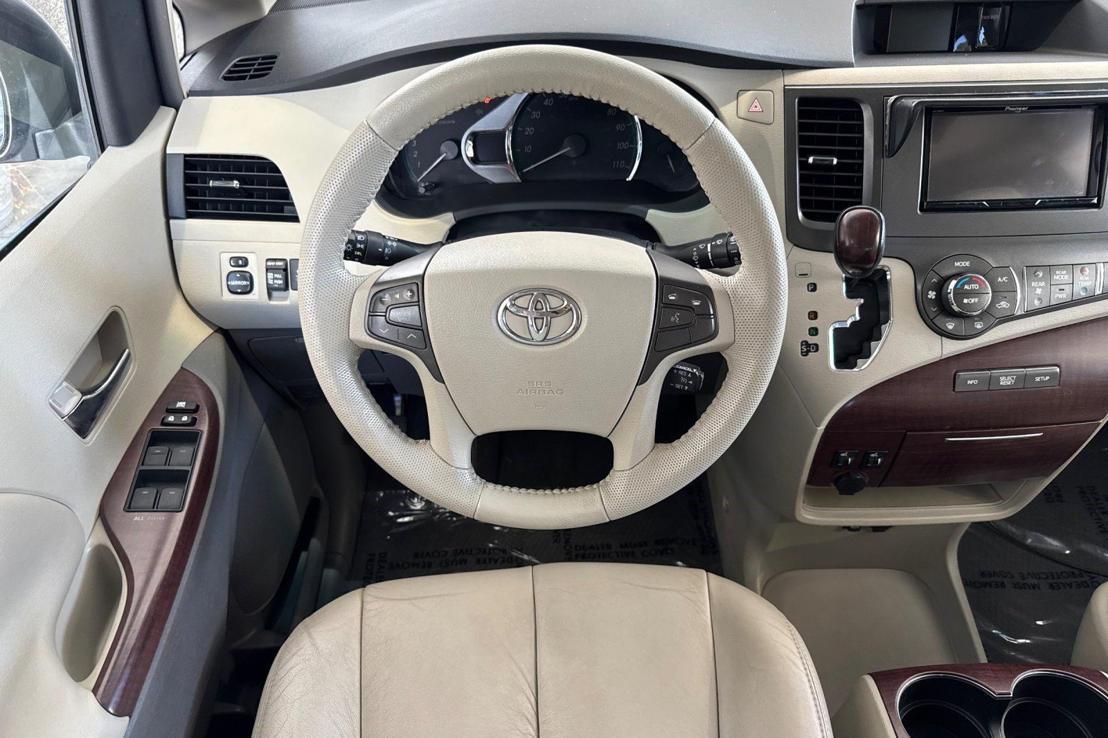 Used 2011 Toyota Sienna XLE FWD image 18
