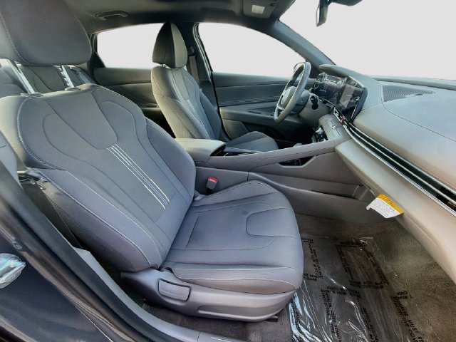 Certified 2025 Hyundai Elantra SEL FWD image 31