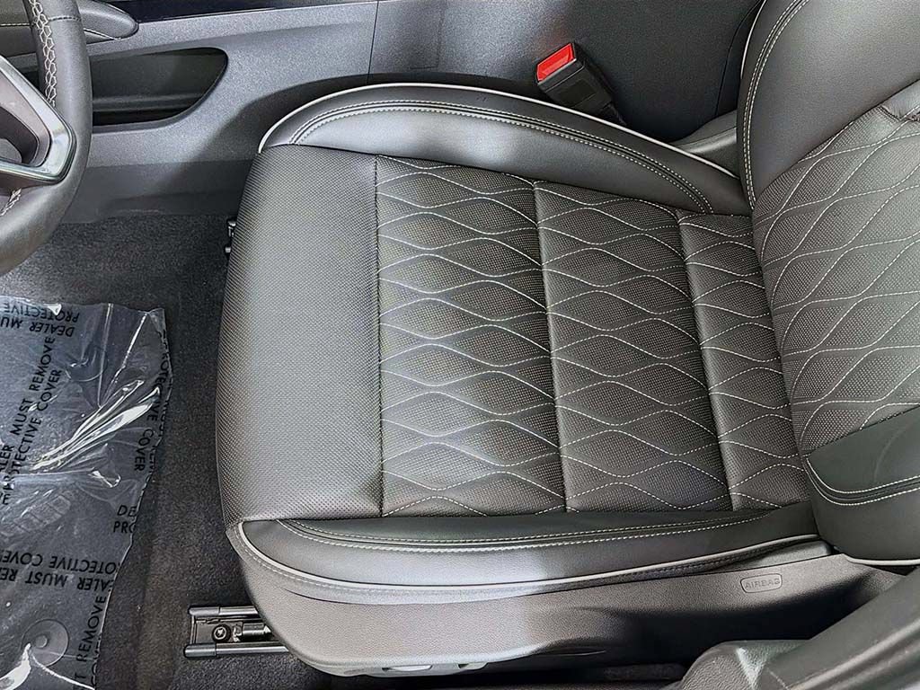 Used 2023 Buick Envision Avenir AWD/4WD image 29