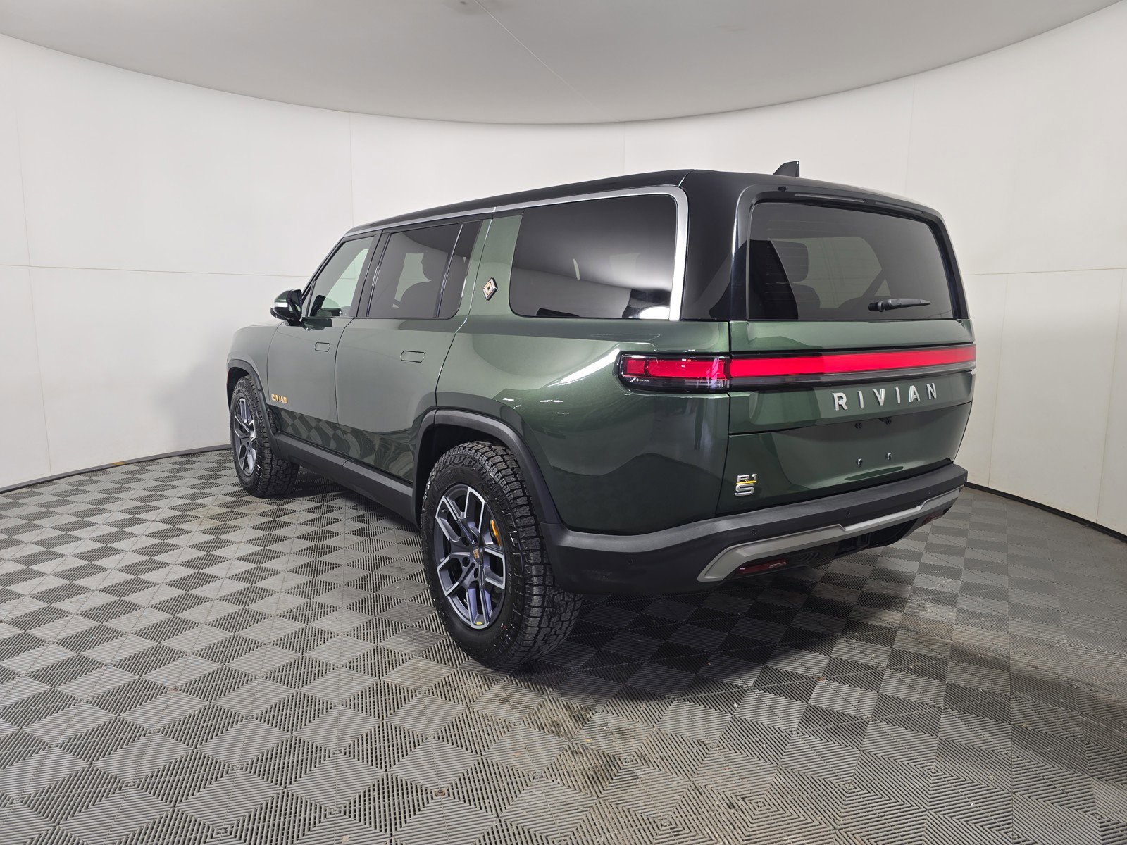 Used 2022 Rivian R1S Launch Edition image 3