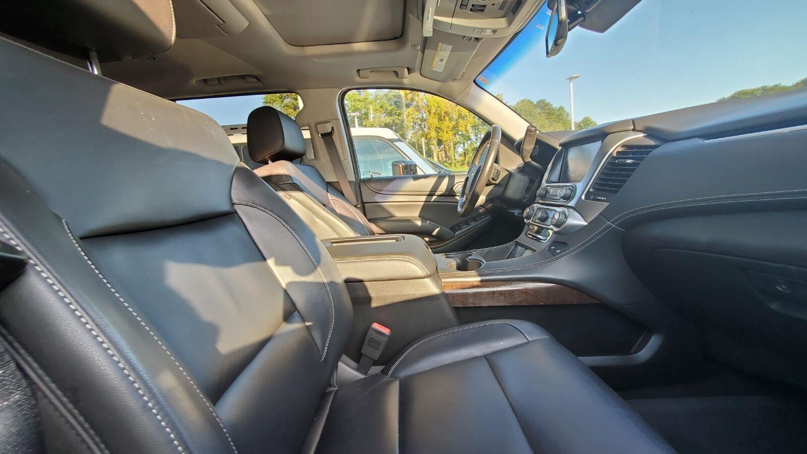 Used 2018 Chevrolet Suburban LT AWD/4WD image 4