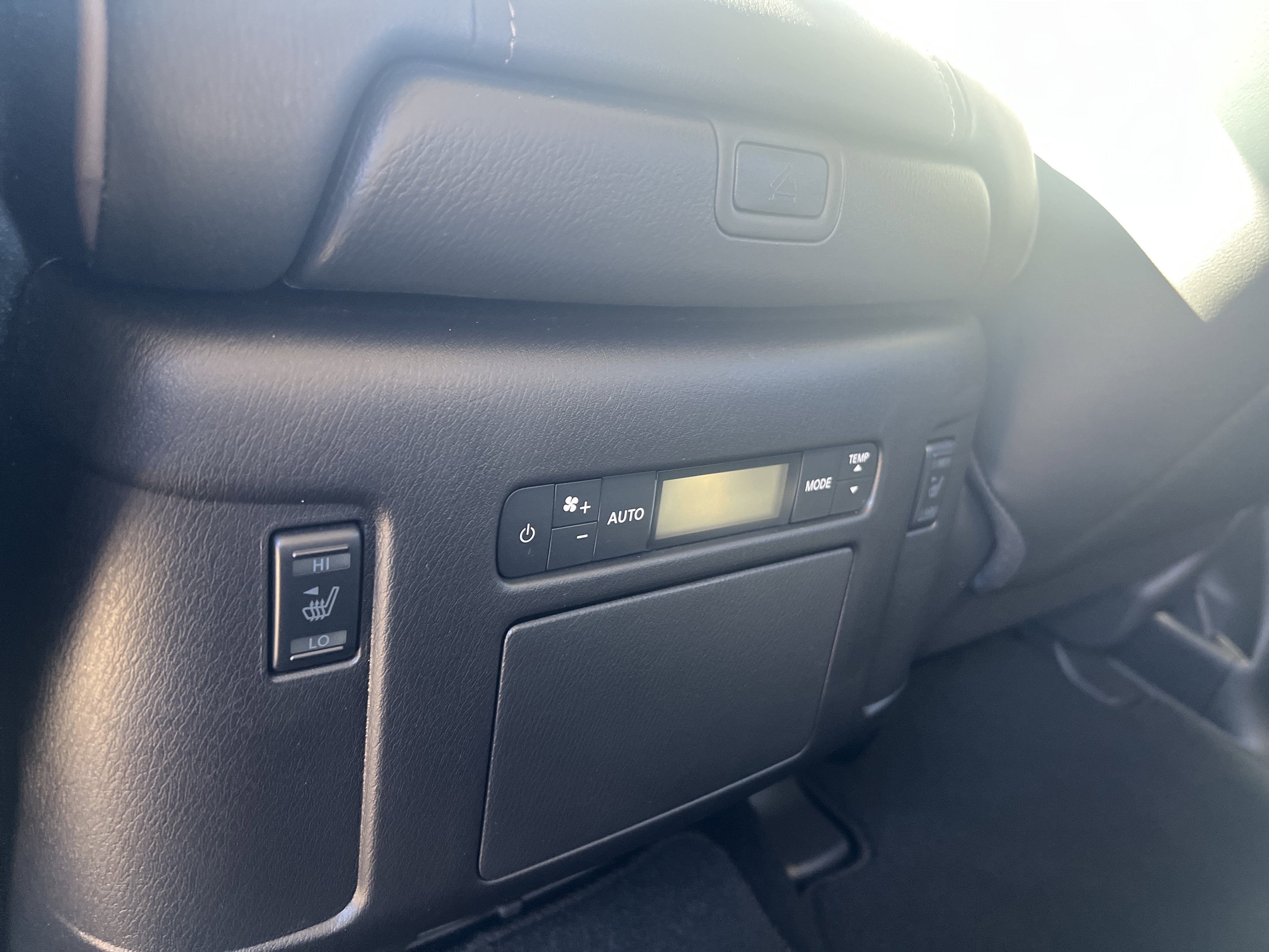 Certified 2024 Nissan Armada Platinum w/ Captain's Chairs Package image 23