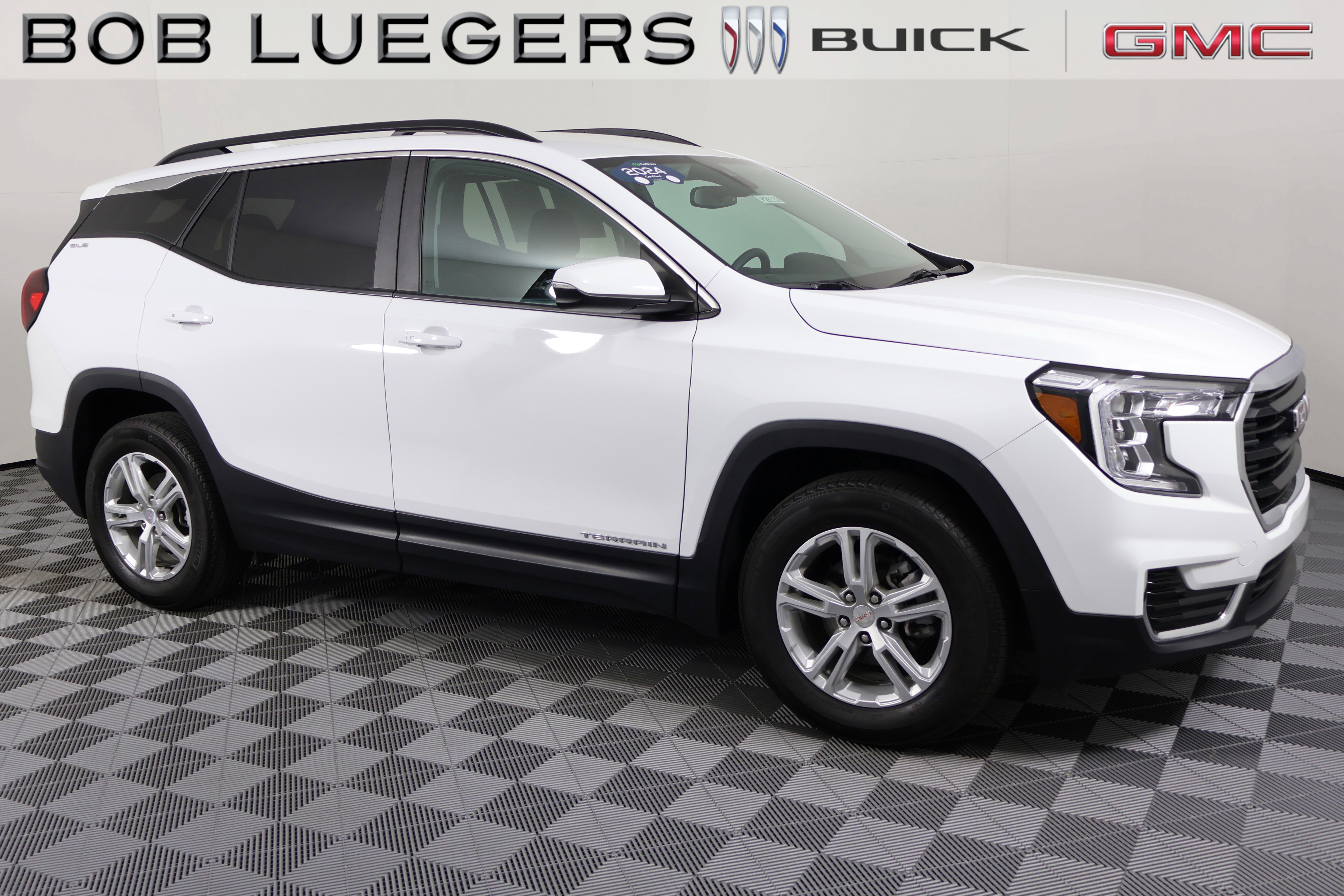Certified 2024 GMC Terrain SLE w/ Driver Convenience Package FWD image 2