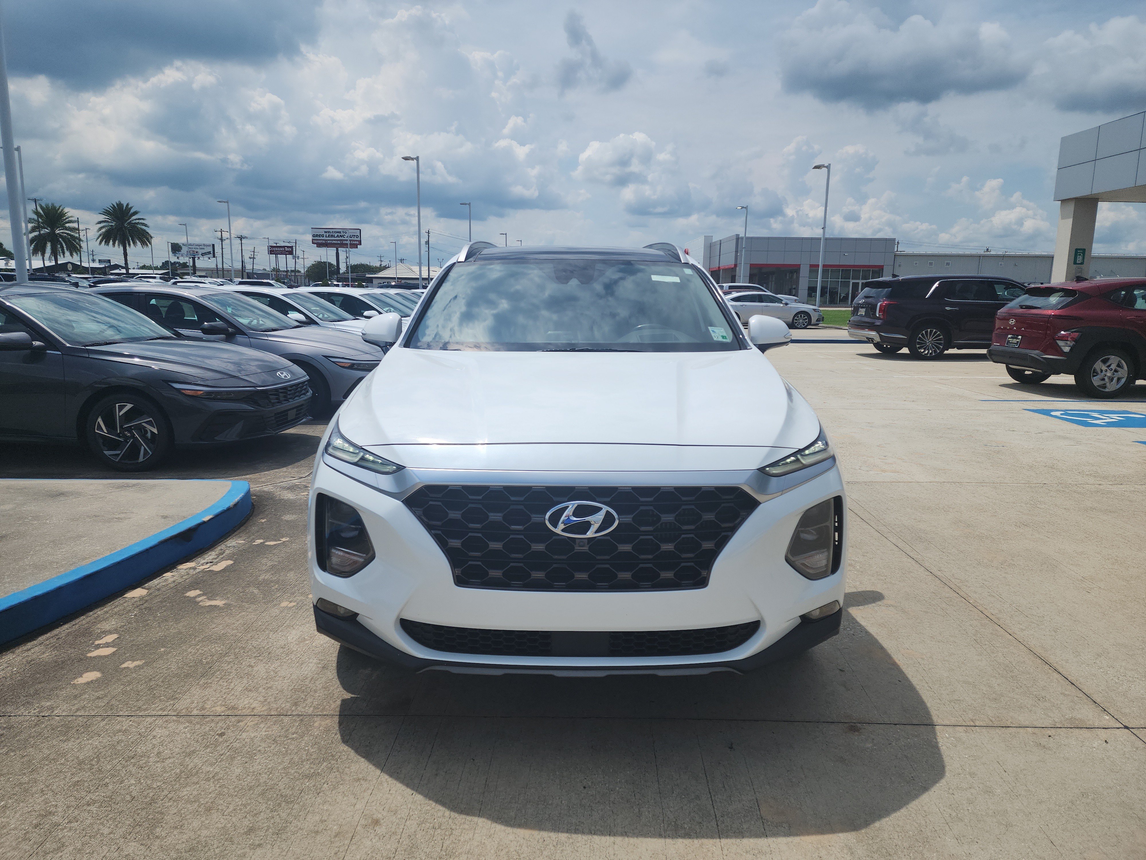 Used 2019 Hyundai Santa Fe FWD image 2