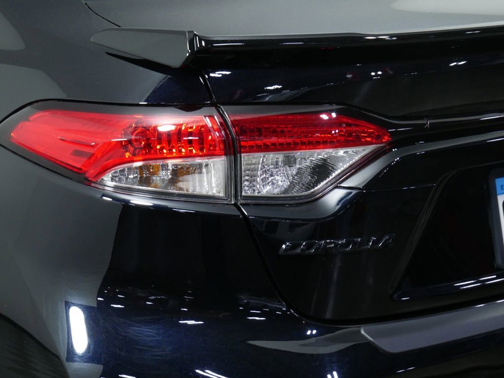 Used 2025 Toyota Corolla SE w/ Convenience Package image 12