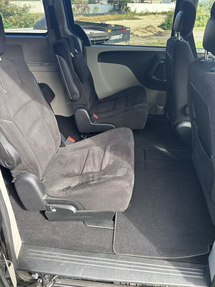 Used 2014 Dodge Grand Caravan SXT FWD image 22