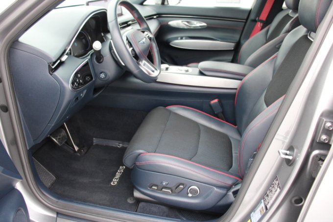 Used 2022 Genesis GV70 3.5T Sport image 11