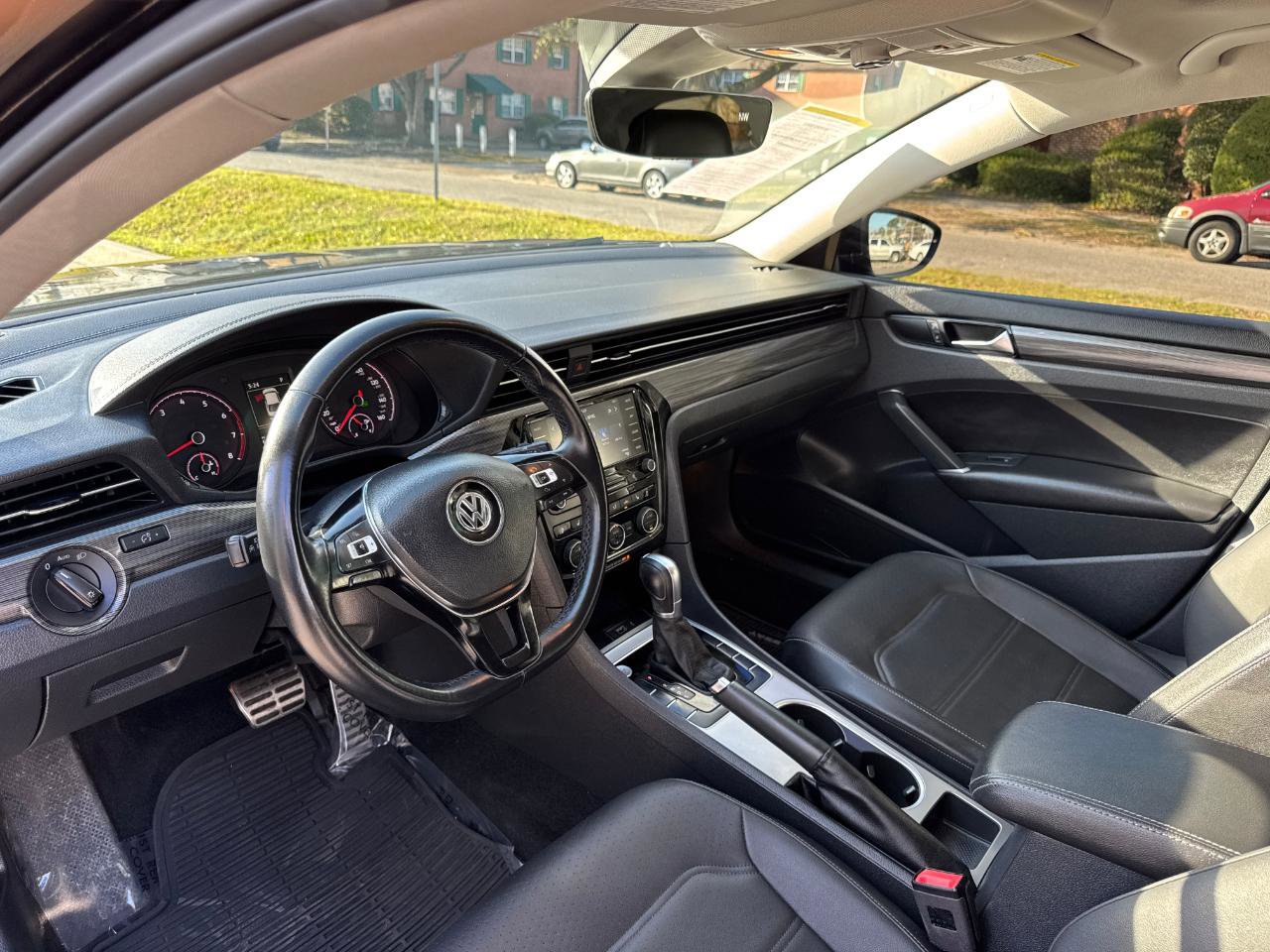 Used 2020 Volkswagen Passat 2.0T R-Line image 12