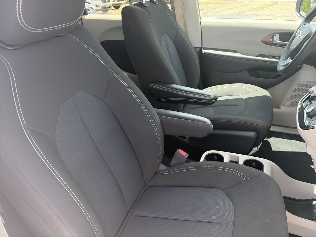 Used 2023 Chrysler Voyager LX FWD image 38