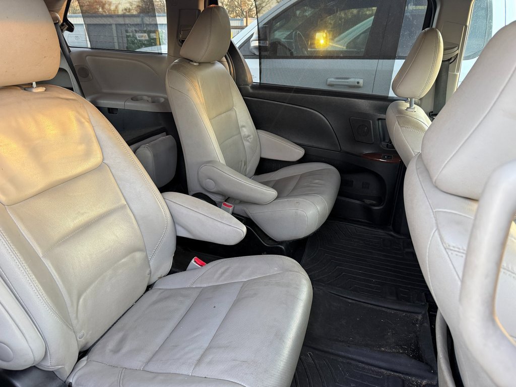 Used 2015 Toyota Sienna Limited Premium image 5