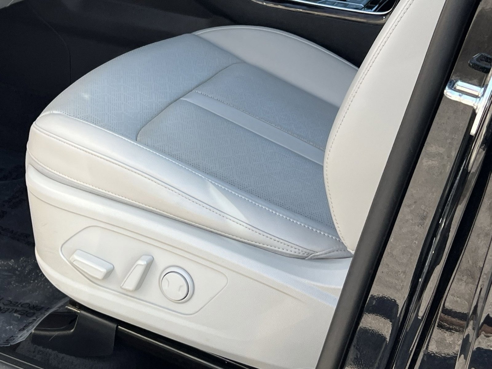 Used 2023 Kia Sorento SX image 12