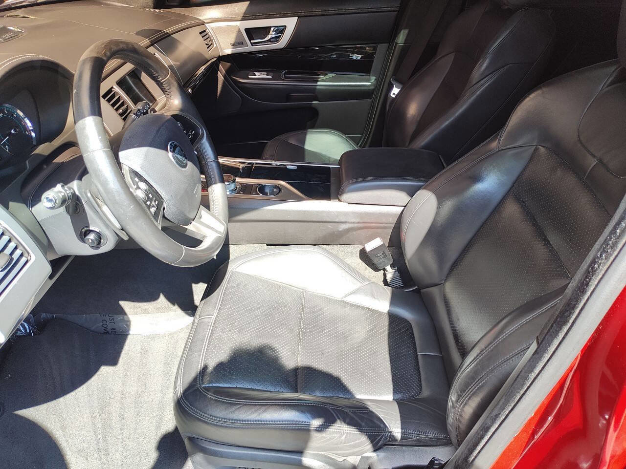 Used 2014 Jaguar XF 3.0 RWD image 31