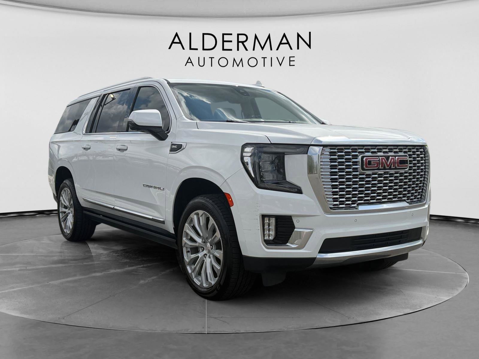 Used 2022 GMC Yukon XL Denali w/ Denali Premium Package RWD image 7