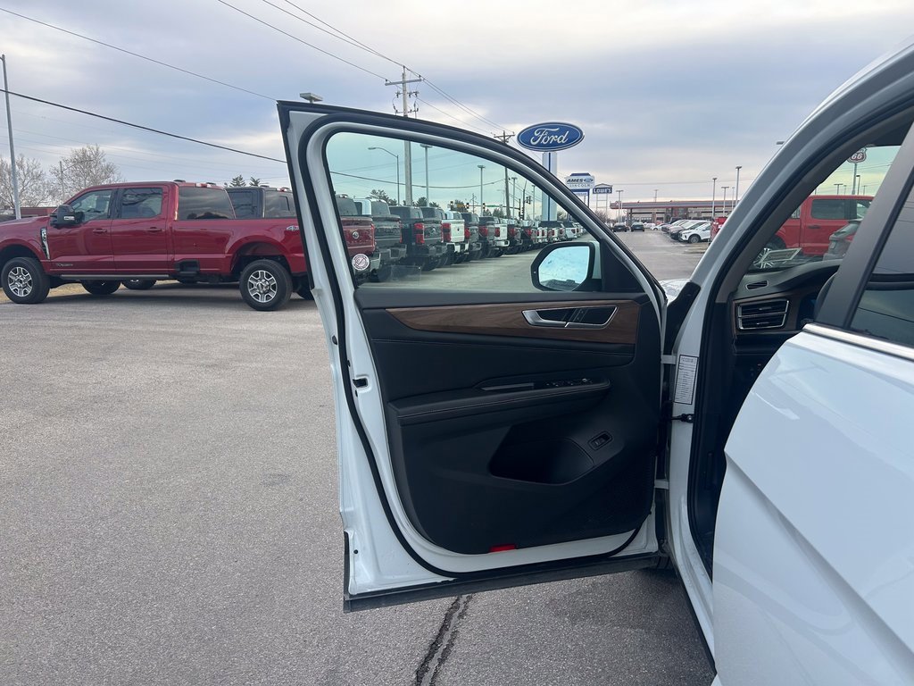 Used 2025 Volkswagen Atlas SE image 11