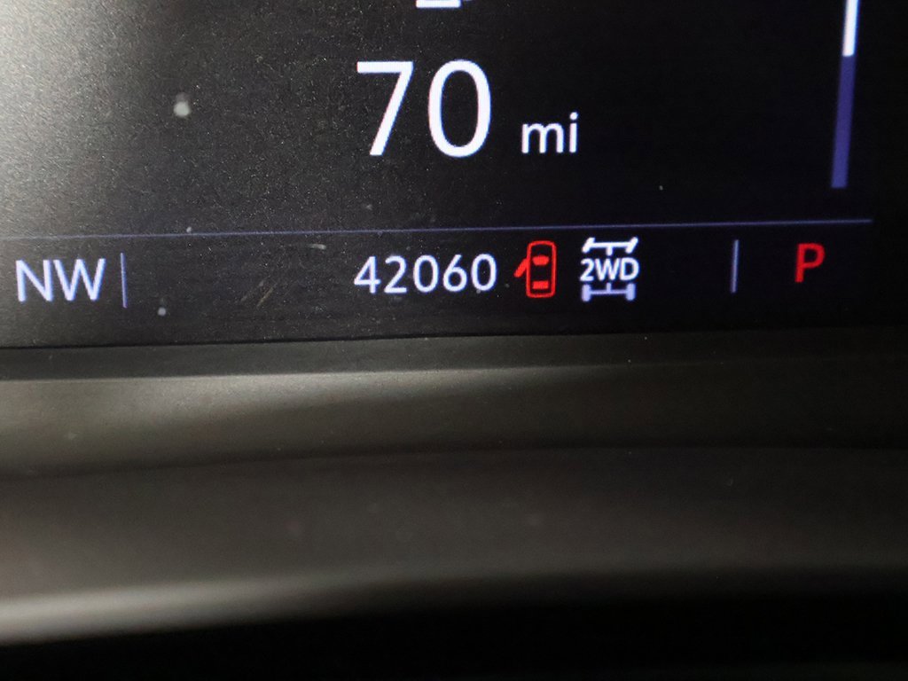 Used 2022 Cadillac XT5 Premium Luxury w/ LPO, Floor Liner Package image 40