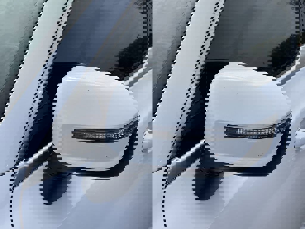 Certified 2024 Kia Telluride LX image 7