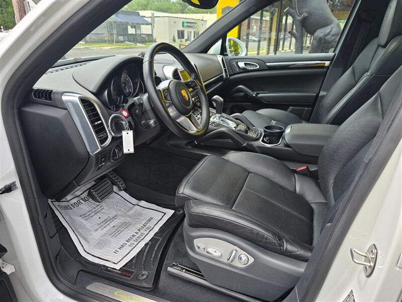Used 2018 Porsche Cayenne S Platinum AWD/4WD image 16