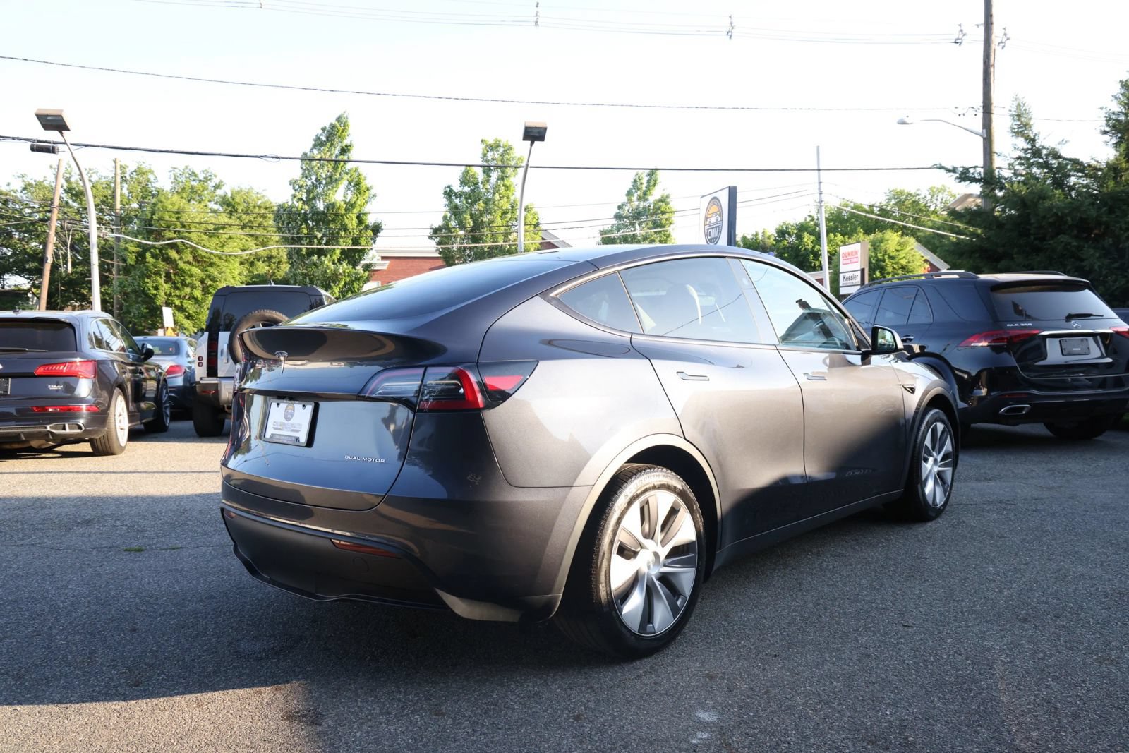 Used 2024 Tesla Model Y Long Range AWD/4WD image 8
