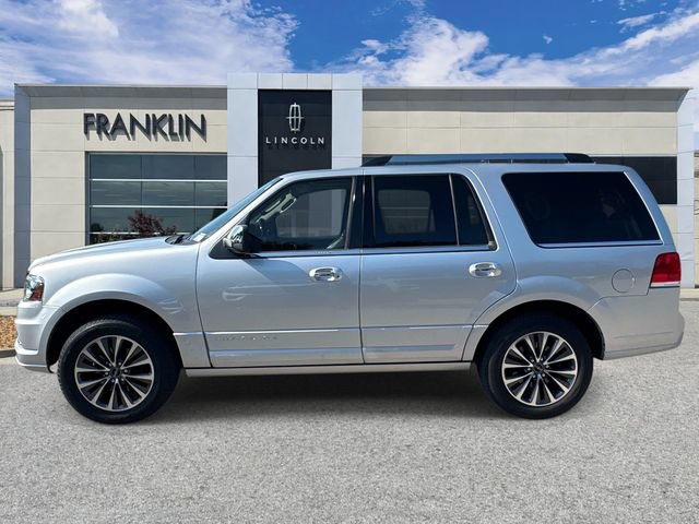 Used 2017 Lincoln Navigator Select AWD/4WD image 4