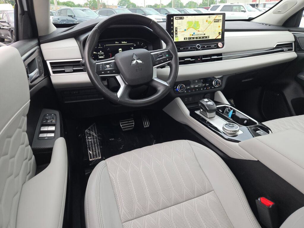 Used 2025 Mitsubishi Outlander SEL AWD/4WD image 21