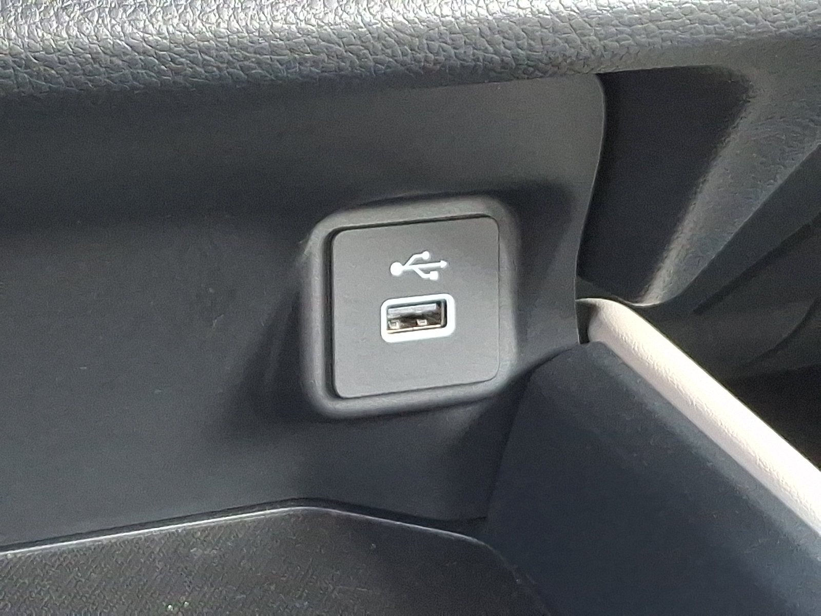 Used 2025 Honda HR-V LX image 25