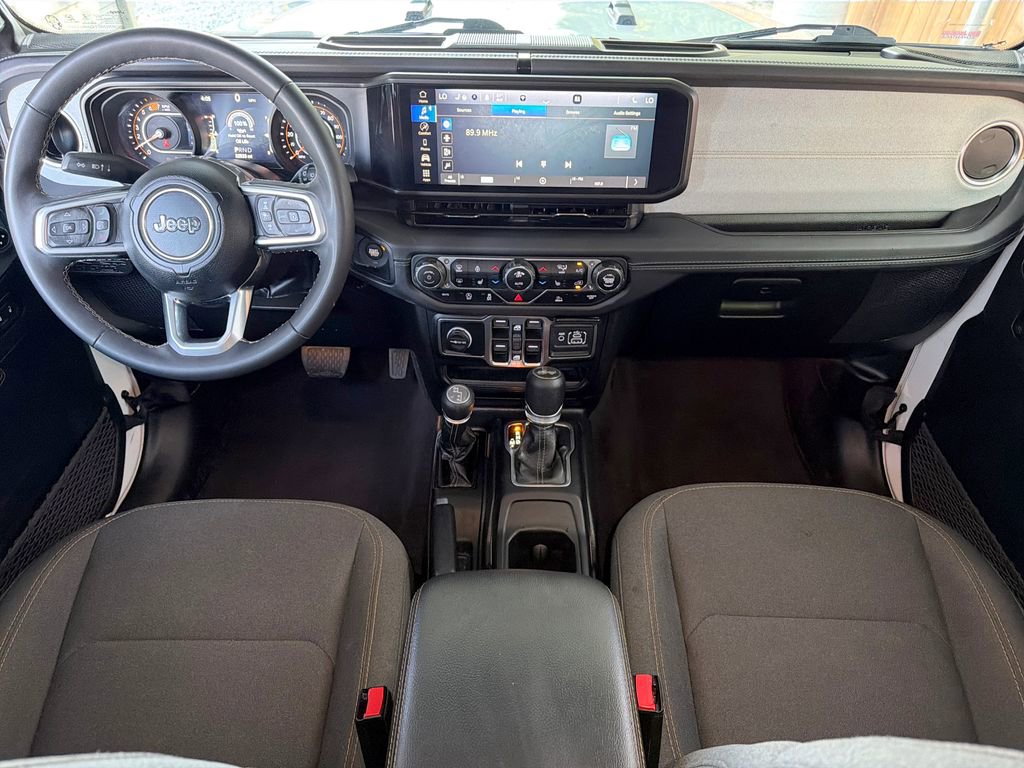 Used 2025 Jeep Wrangler Unlimited Sahara AWD/4WD image 23