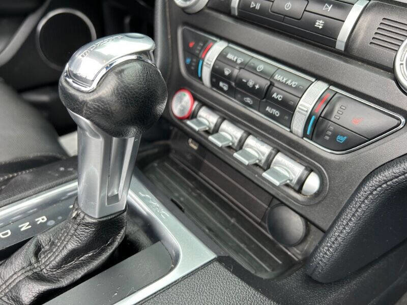 Used 2020 Ford Mustang Premium RWD image 10