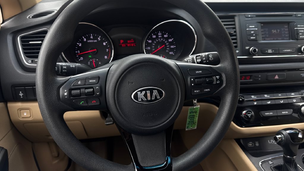 Used 2016 Kia Sedona LX w/ LX Convenience Package FWD image 23