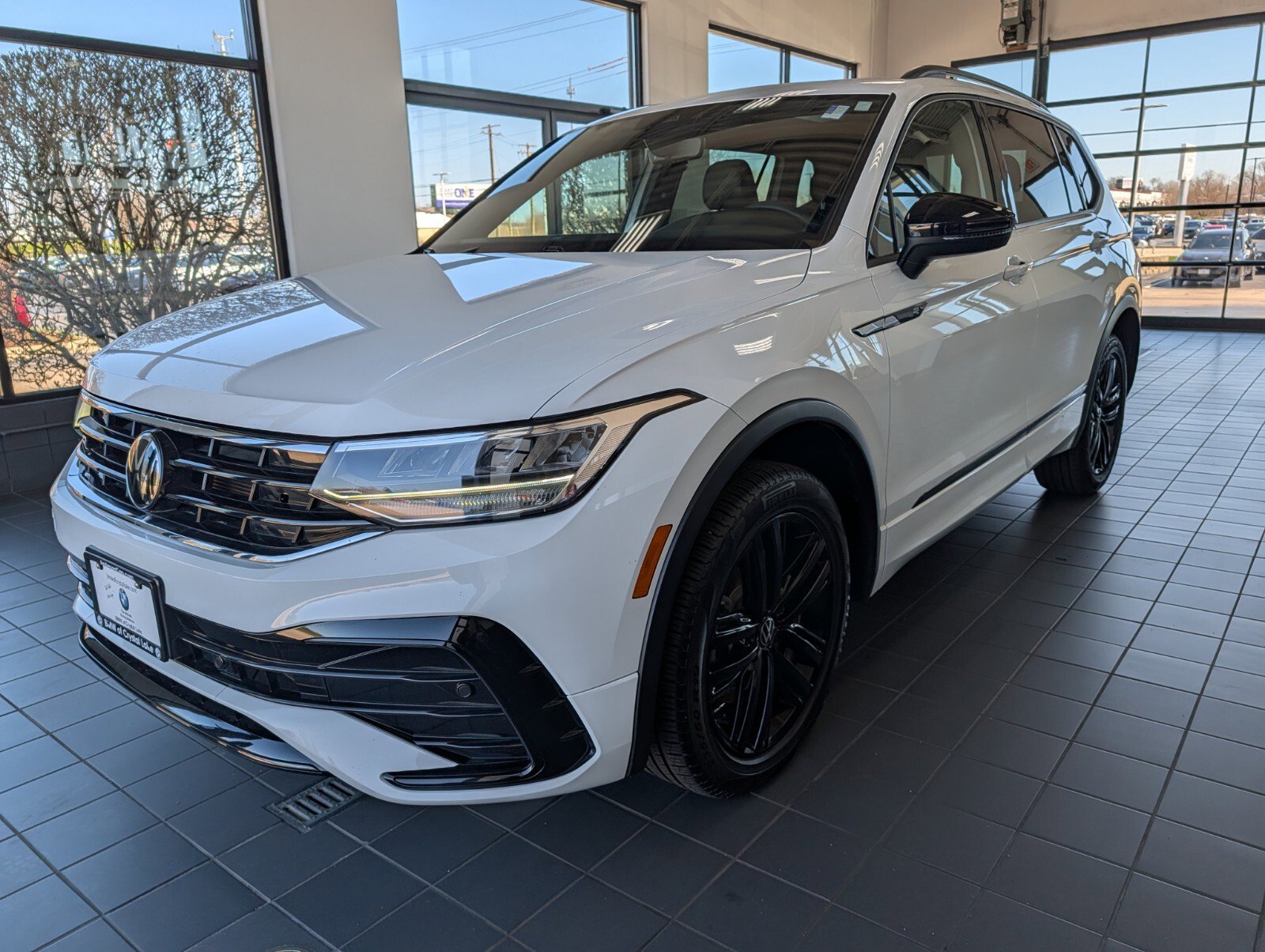 Used 2022 Volkswagen Tiguan SE R-Line image 7